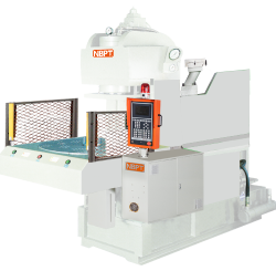 C type disc vertical injection molding machine